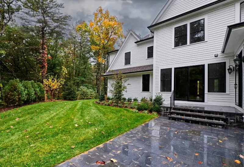 Side view of house in Delaware before a storm